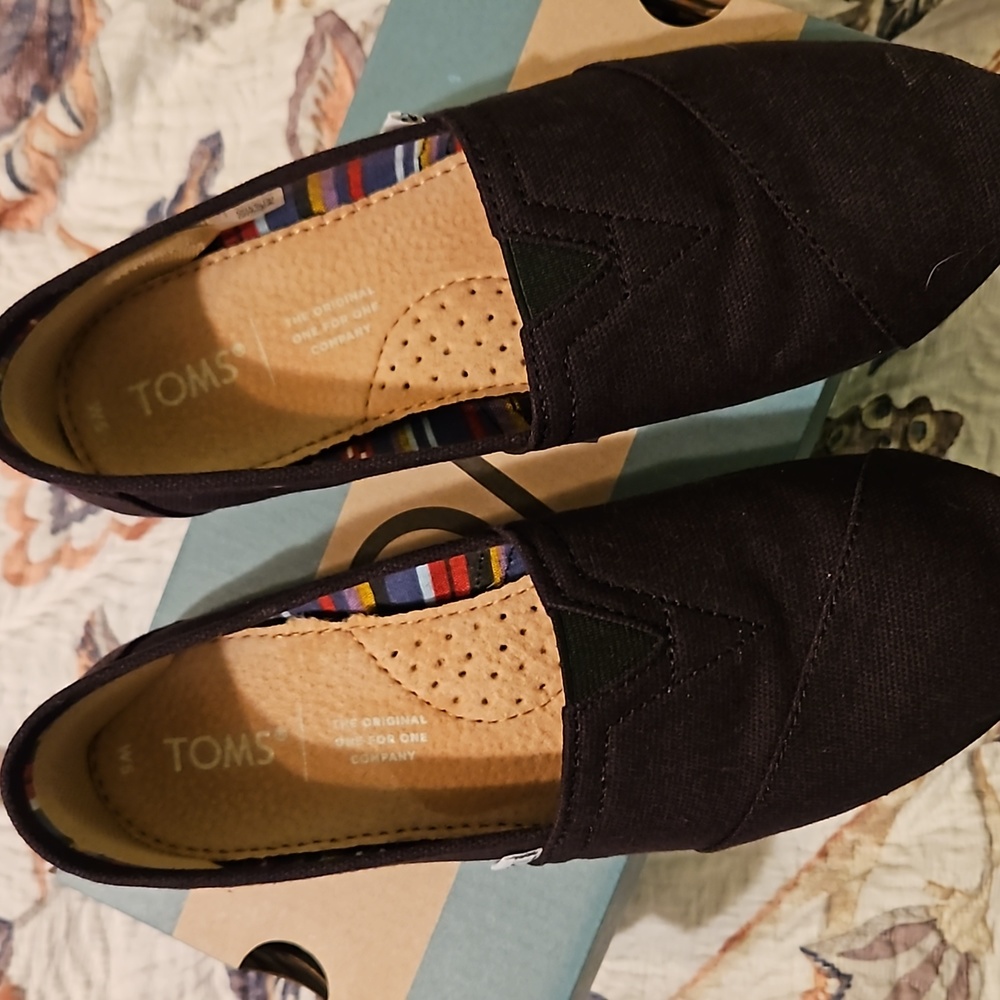 New Tom's Canvas Shoes